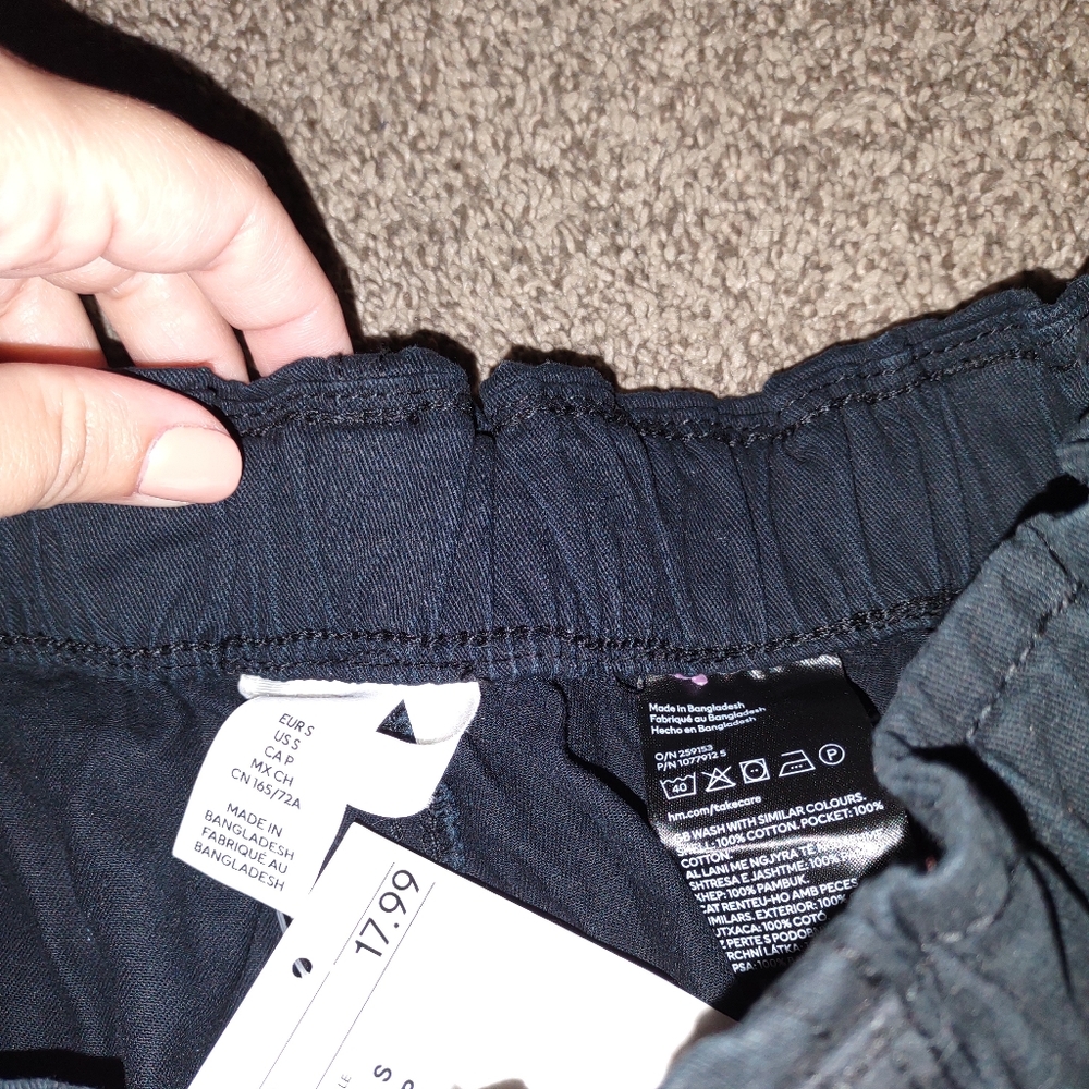 NWT H and M Shorts - Picture 2 of 3